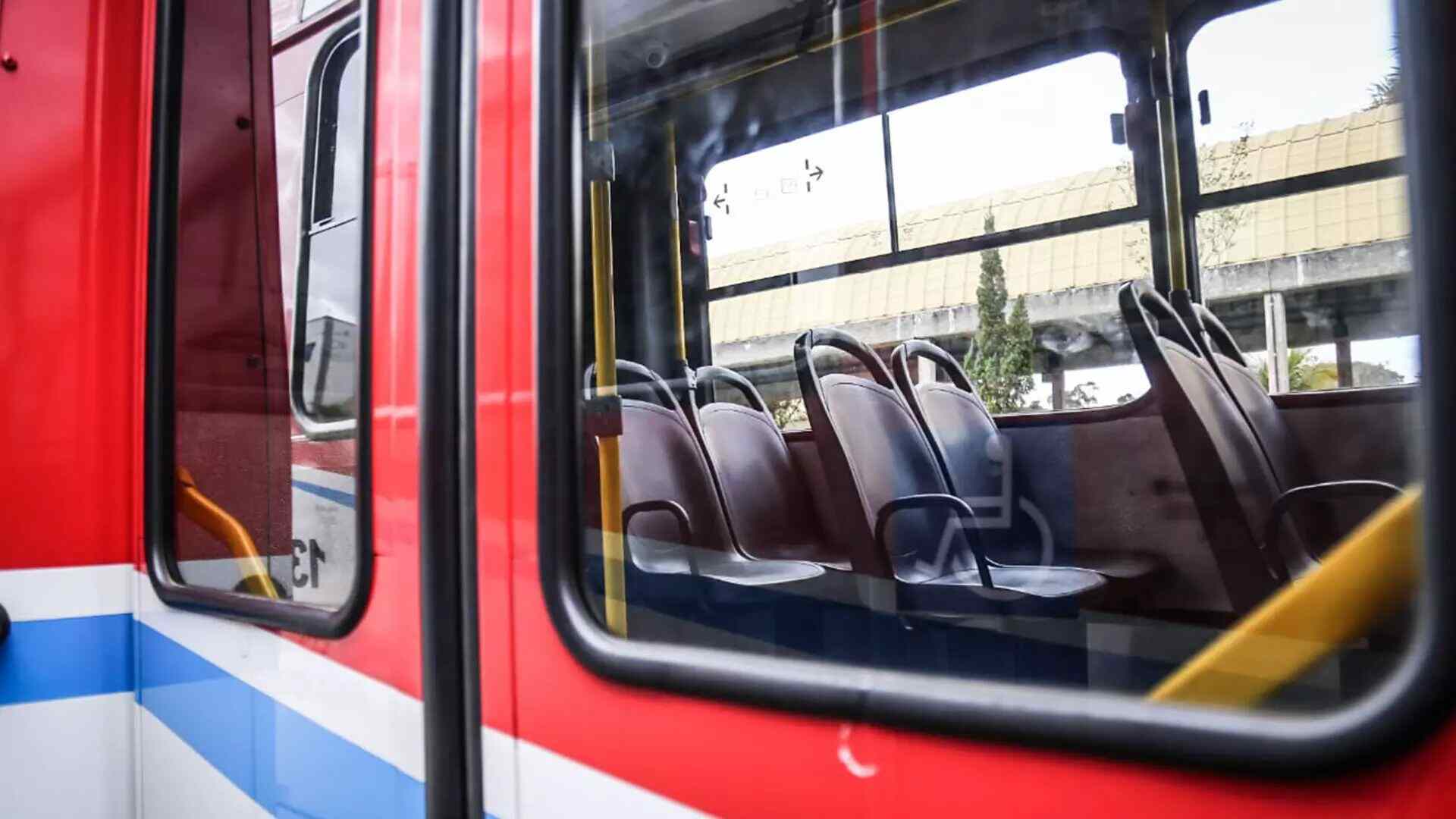 Ônibus de Campo Grande é alvo de assalto com faca