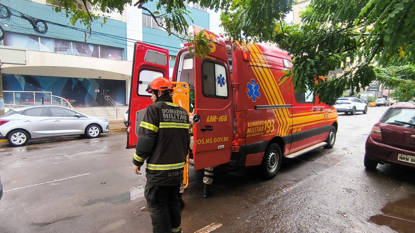 Colisão no Centro de Campo Grande deixa quatro feridos após avanço de sinal