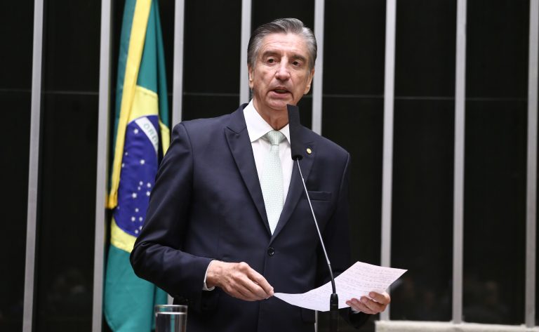 Comissão aprova educação climática no currículo escolar