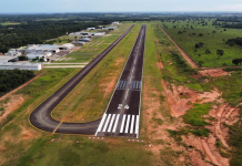Avião cai e explode próximo ao Aeroporto Santa Maria
