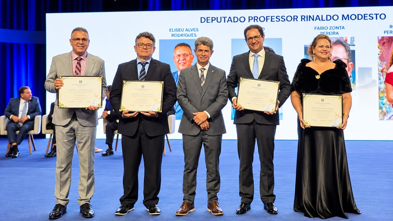 Professor Rinaldo homenageia quatro personalidades com Título de ...